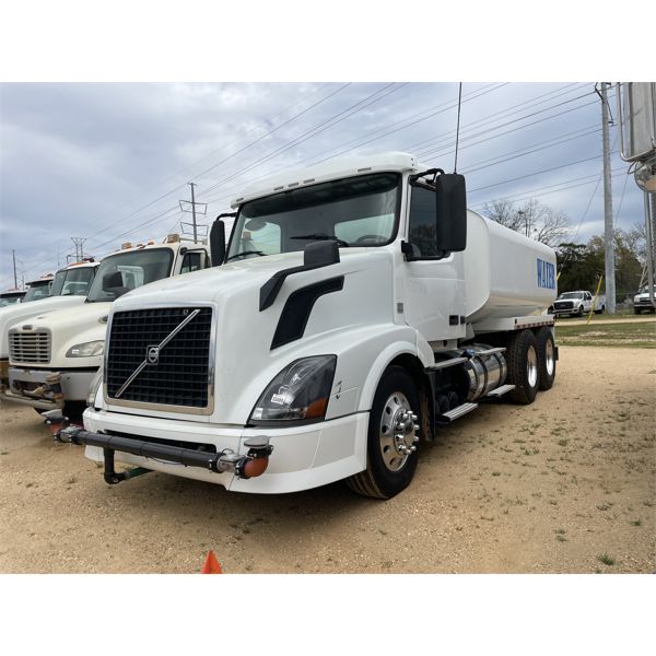 2014 VOLVO VNL Water Truck