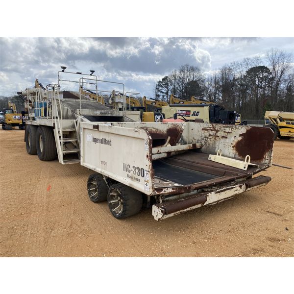INGERSOLL RAND MC-330 Asphalt Material Transfer Vehicle