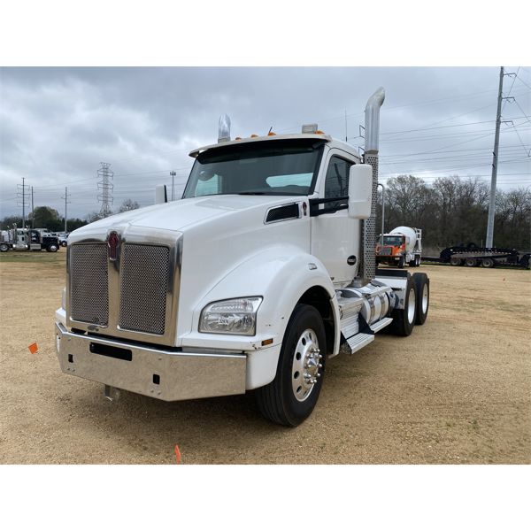 2019 KENWORTH T880 Day Cab Truck