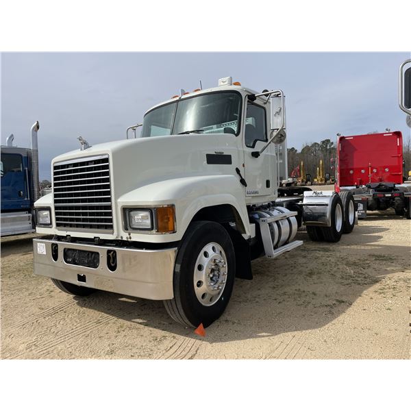 2014 MACK CHU613 Day Cab Truck