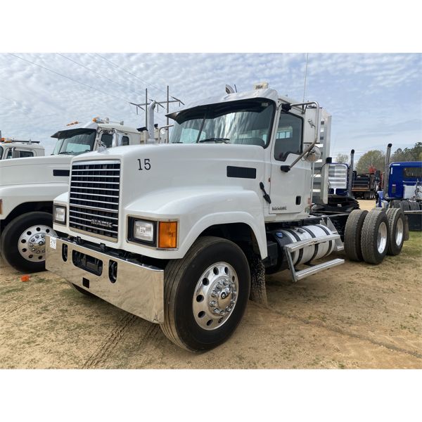 2014 MACK CHU613 Day Cab Truck