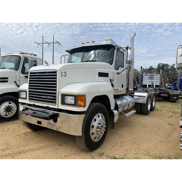 2017 MACK CHU613 Day Cab Truck