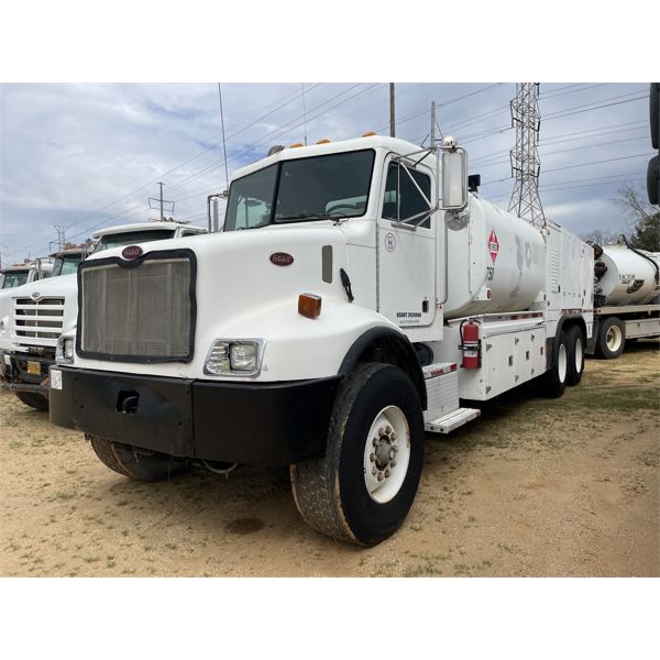 2001 PETERBILT 330 Fuel / Lube Truck