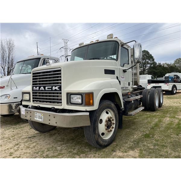 2004 MACK CH613 Day Cab Truck