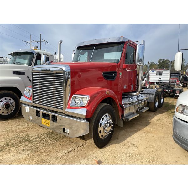 2019 FREIGHTLINER 122SD Day Cab Truck