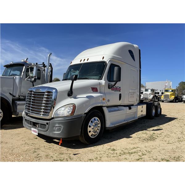 2014 FREIGHTLINER CASCADIA Sleeper Truck