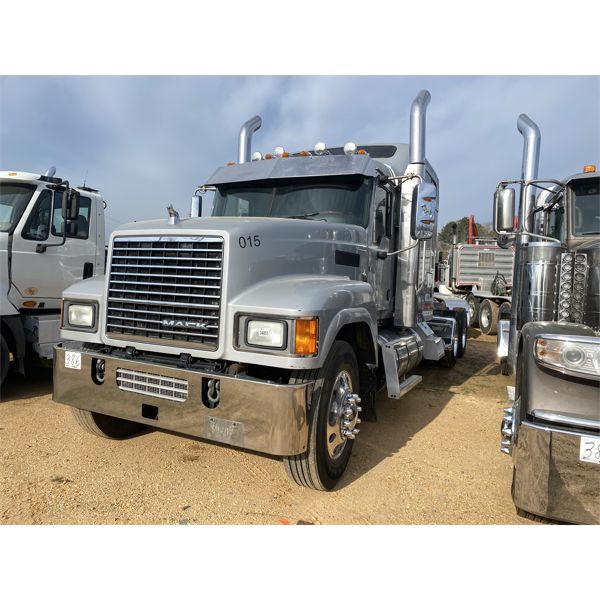 2016 MACK CHU613 Sleeper Truck