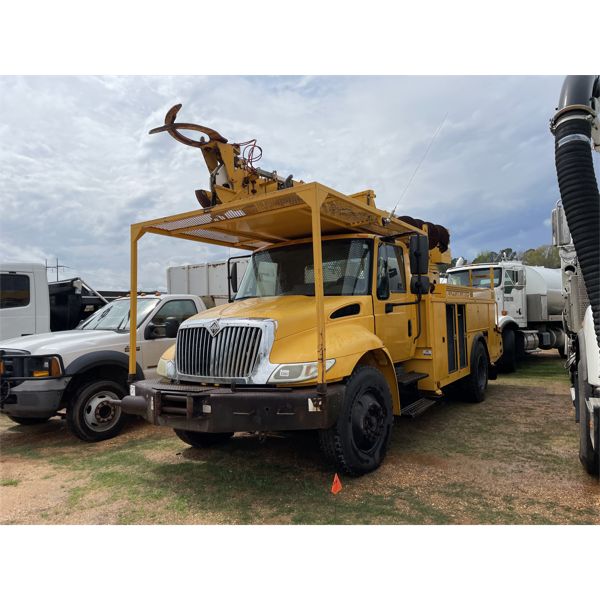 2005 INTERNATIONAL 4300 Digger Derrick Truck