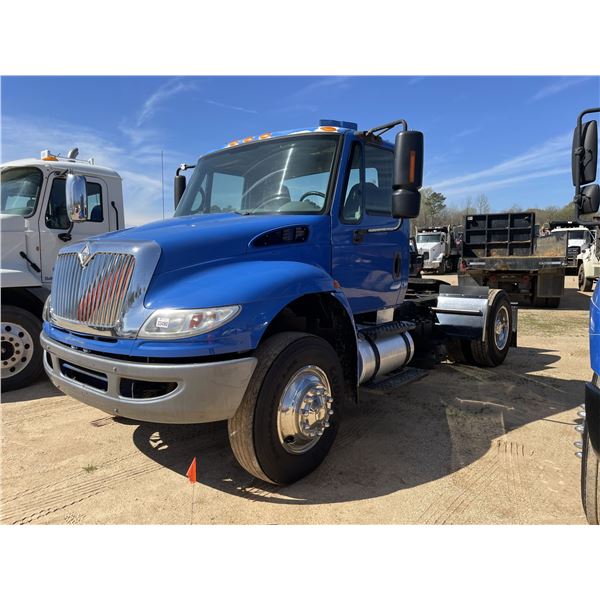 2006 INTERNATIONAL 4400 Day Cab Truck