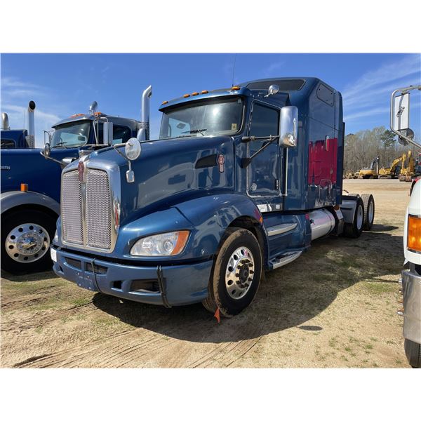 2013 KENWORTH T660 Sleeper Truck