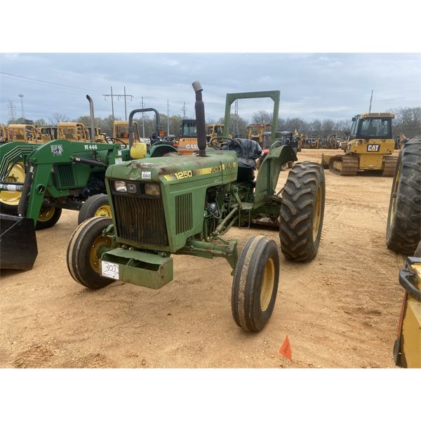 1986 JOHN DEERE 1250 Farm Tractor