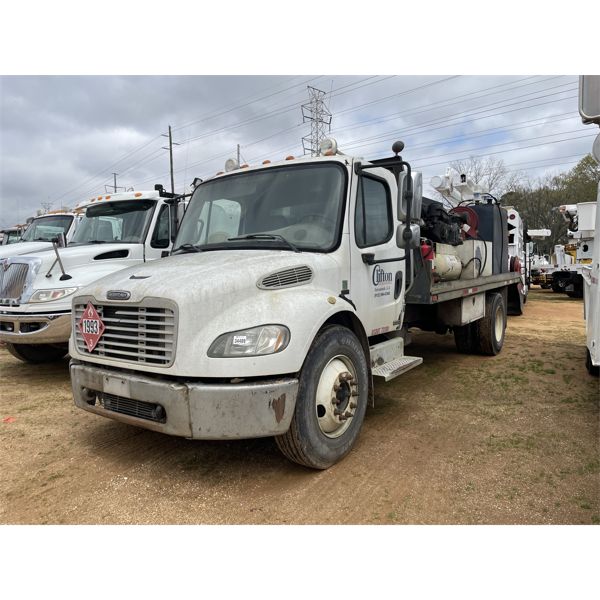 2005 FREIGHTLINER M2 Fuel / Lube Truck