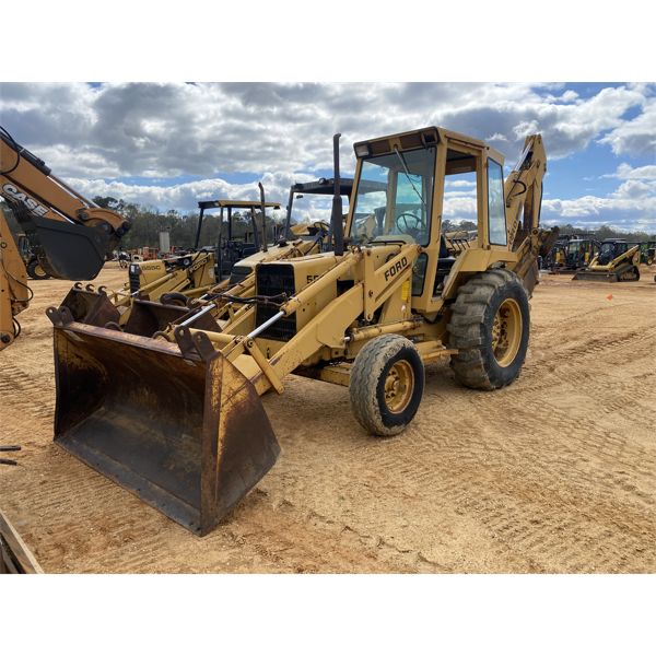1984 FORD / NEW HOLLAND 555B Backhoe