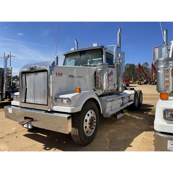 2019 WESTERN STAR 4900EX Day Cab Truck