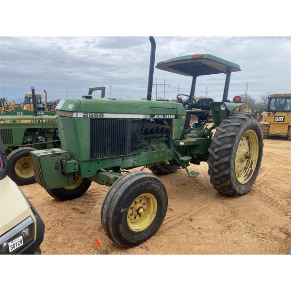 1990 JOHN DEERE 2955 Farm Tractor