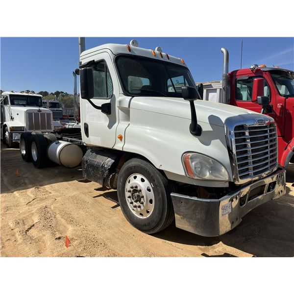2014 FREIGHTLINER CASCADIA Day Cab Truck