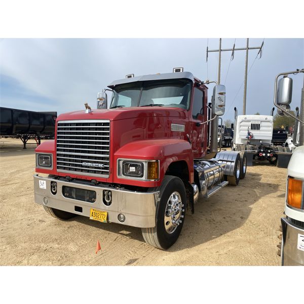 2019 MACK PI64T Day Cab Truck