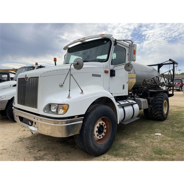 2000 INTERNATIONAL 9100i Sprayer Truck