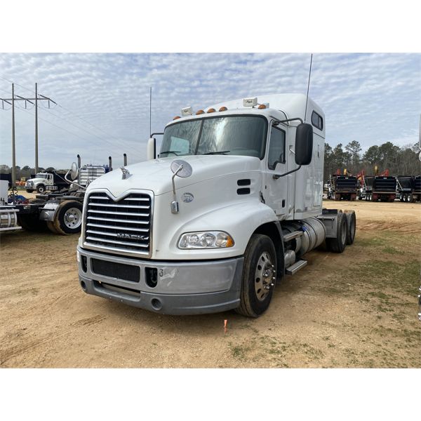 2016 MACK CXU613T Sleeper Truck