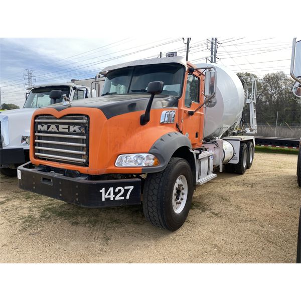2016 MACK GU813 Concrete Mixer / Pump Truck