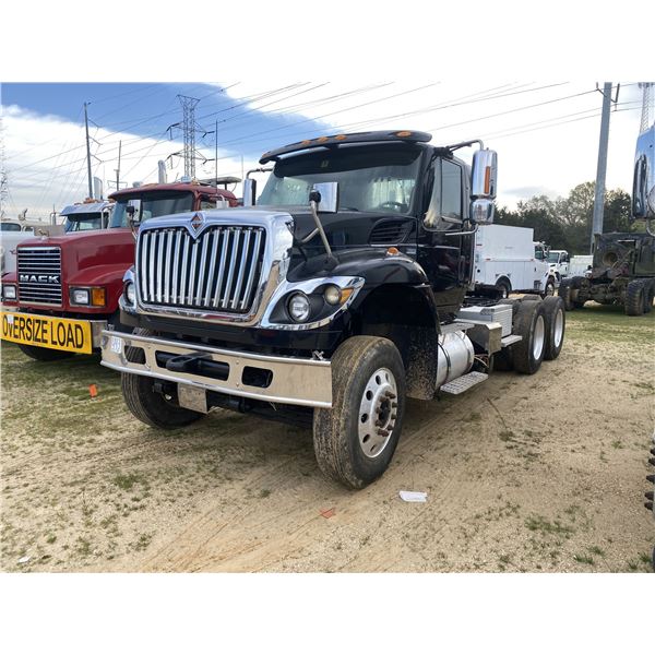 2013 INTERNATIONAL 7600 Day Cab Truck