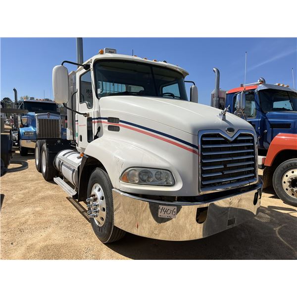2007 MACK CXN613 Day Cab Truck