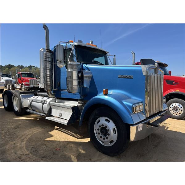 2005 KENWORTH W900 Day Cab Truck