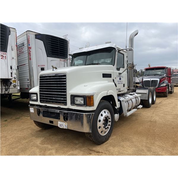 2013 MACK CHU613 Day Cab Truck