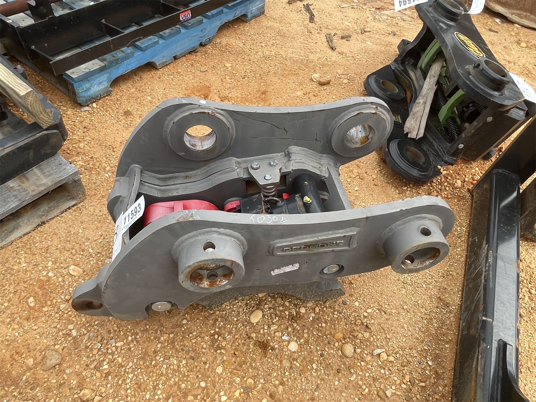 DROMONE QUICK COUPLER J.M. Wood Auction Company, Inc.