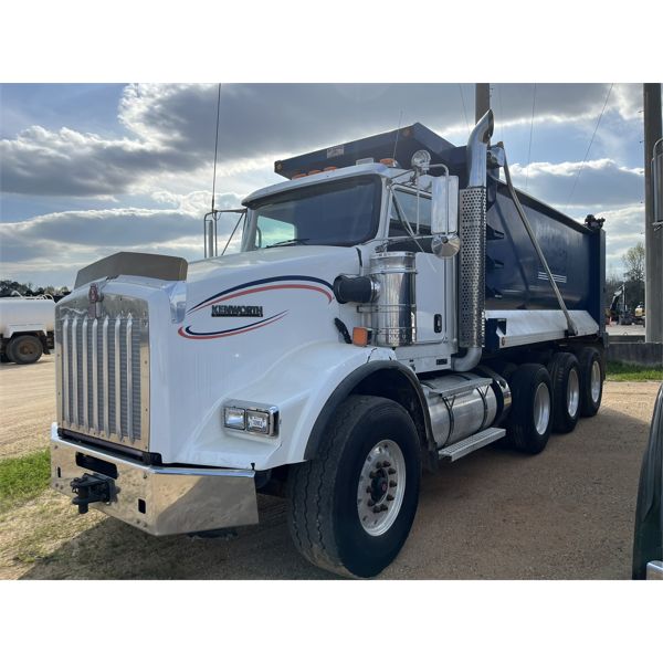 2015 KENWORTH T800 Dump Truck