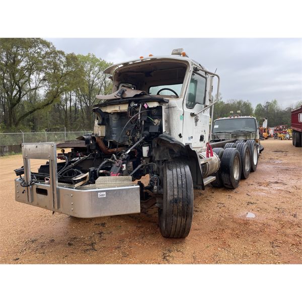 2007 MACK CT713 Cab and Chassis Truck