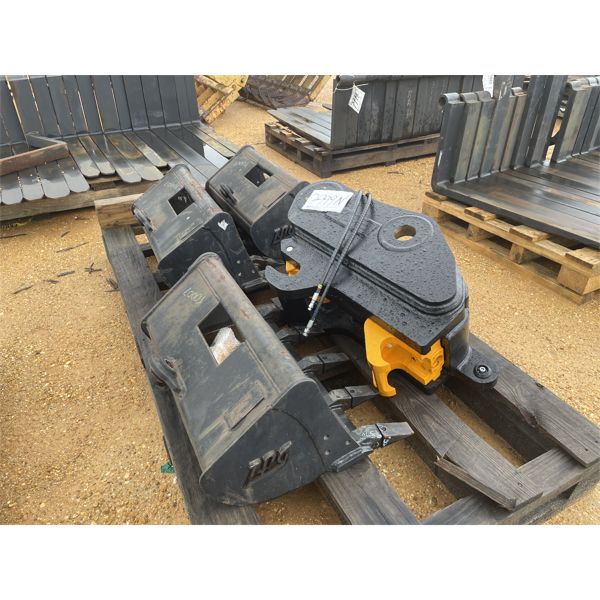 (3) JCB 28" BUCKETS & (1) JCB QUICK COUPLER