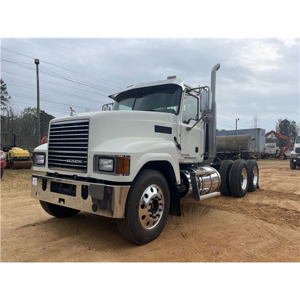 2014 MACK CHU613 Day Cab Truck