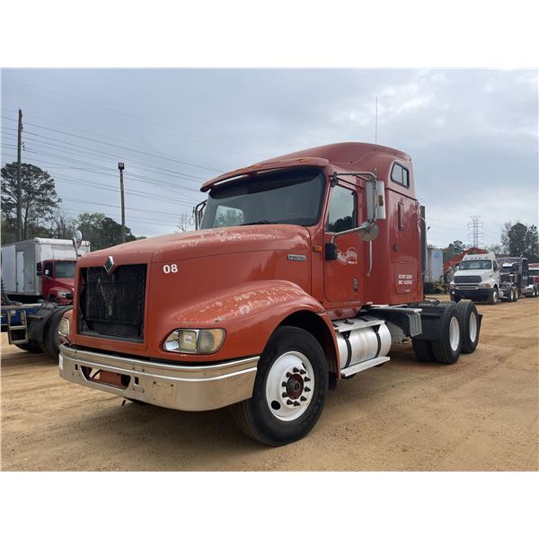 2001 INTERNATIONAL 9400i Sleeper Truck