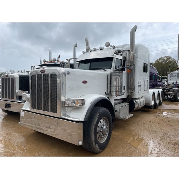 2020 PETERBILT 389 Sleeper Truck