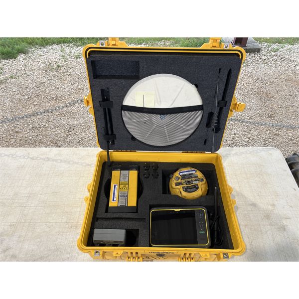 TRIMBLE GPS SPS852 BASE STATION & SPS882 ROVER KIT