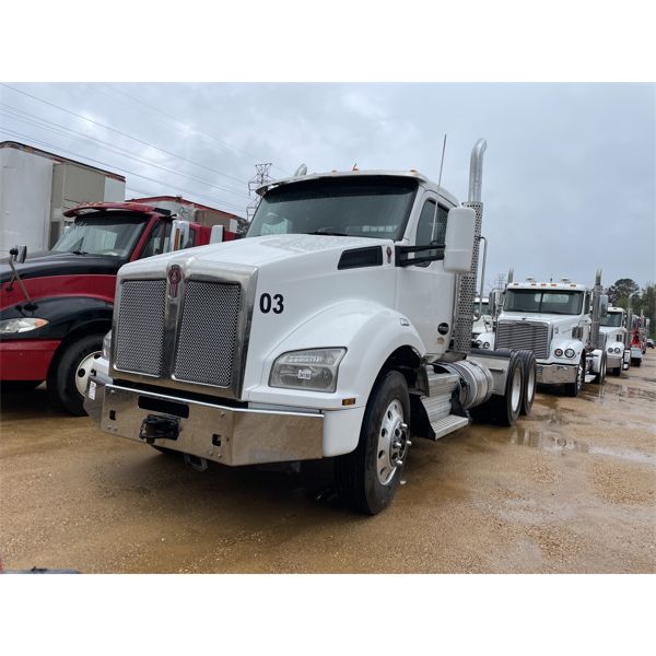 2019 KENWORTH T880 Day Cab Truck