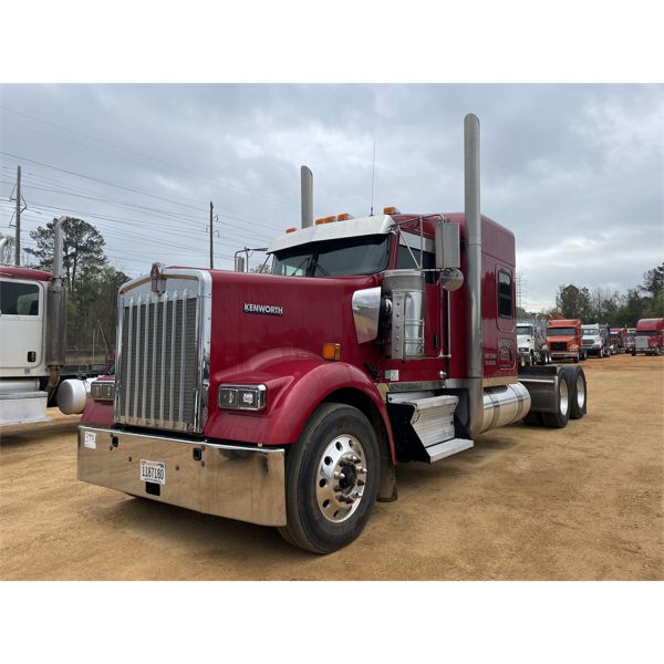 2017 KENWORTH W990L Sleeper Truck