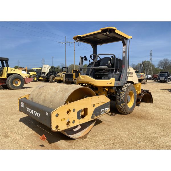 2015 VOLVO SD75B Compactor