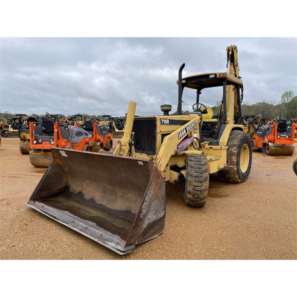 1997 JOHN DEERE 710D Backhoe
