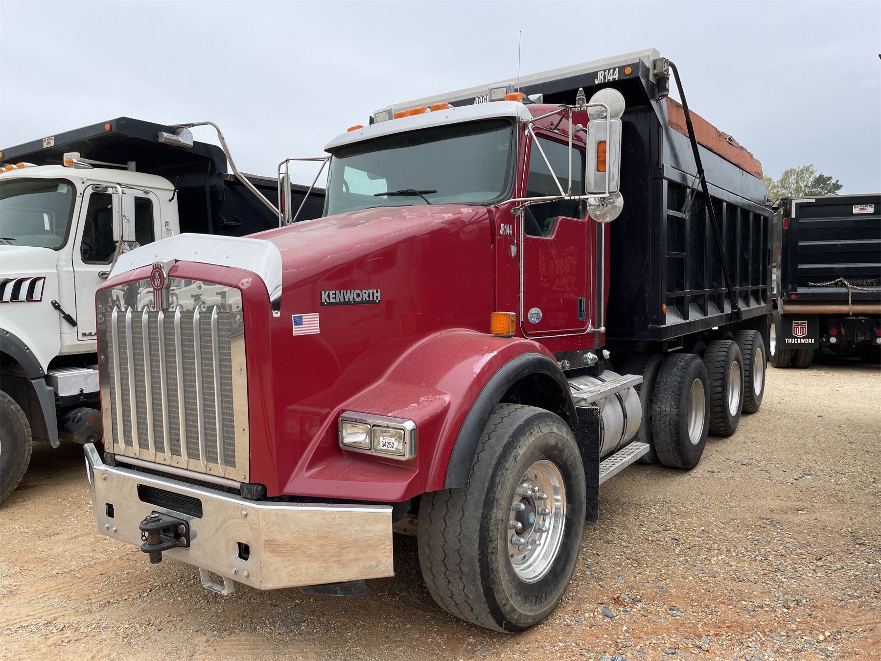 2011 KENWORTH T800 Dump Truck J M Wood Auction Company Inc 2011-kenworth-t800-dump-truck-j-m-wood-auction-company-inc