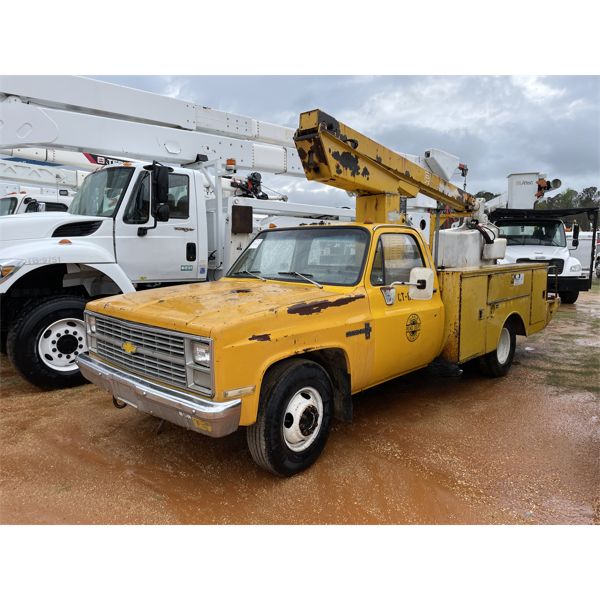 1983 CHEVROLET CUSTOM DELUXE 30 Bucket Truck