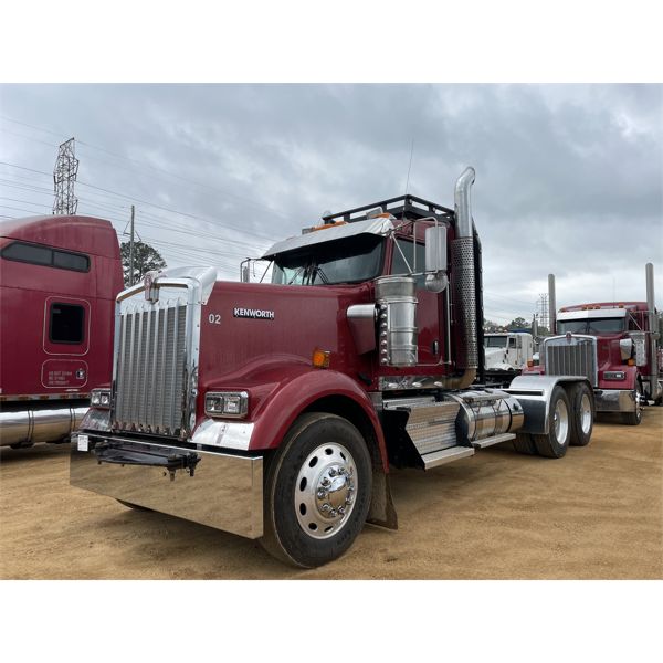 2018 KENWORTH W900 Day Cab Truck