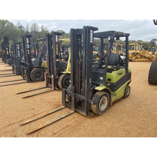 CLARK C25 Forklift - Mast
