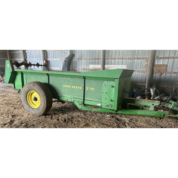 JOHN DEERE MODEL 370 MANURE SPREADER W/ POLY FLOOR
