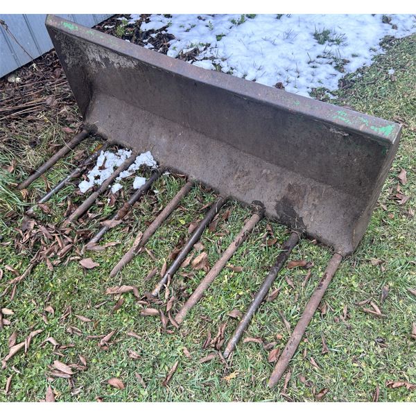 JOHN DEERE MANURE FORK - 5 1/2 FOOT