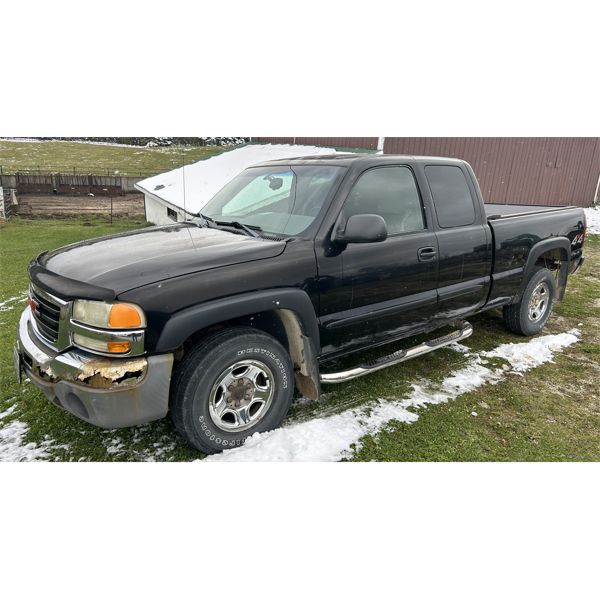 GMC SIERRA 4x4 PICKUP TRUCK - 2003