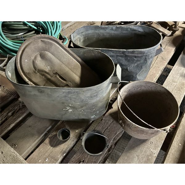 LOT OF 5 - 2 X COPPER BOILERS & 3 X CAST POTS