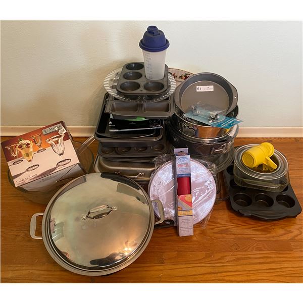 Chef & Bakers Delight - Assorted Pans, Baking Sheets, Muffin Trays, Cast Iron Pan & More