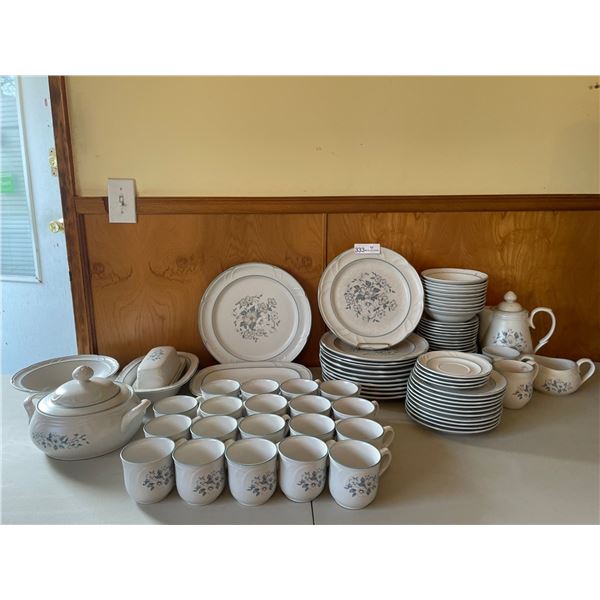Beautiful Country Ware Genuine Stoneware Ashberry China DIshware Full Set